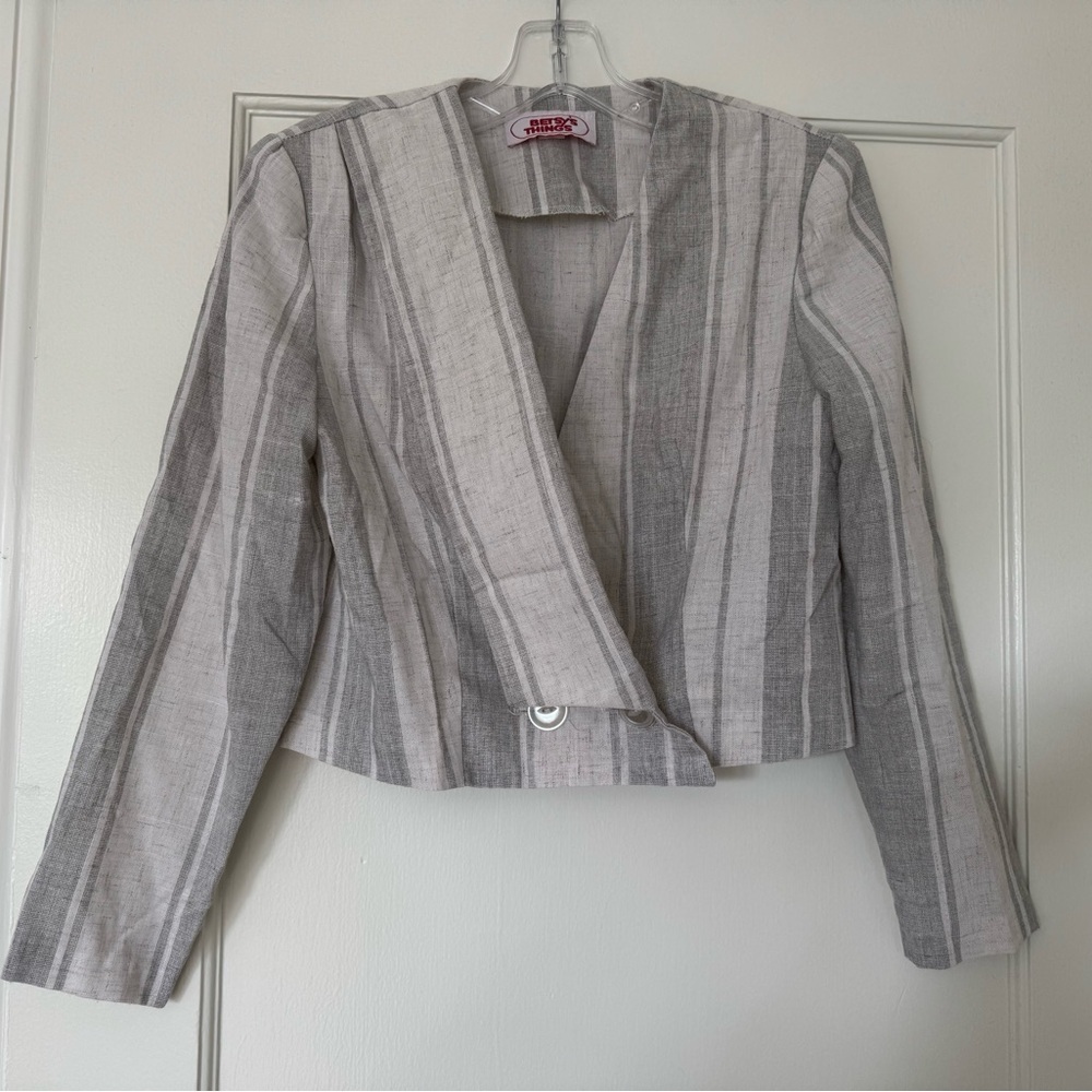 Vintage Betsy’s Things Gray Cropped Blazer with Asymmetrical Closure